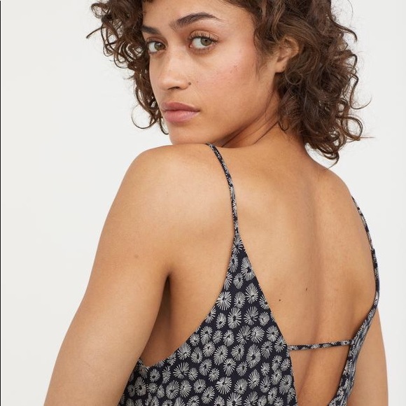 V-Neck Romper w/ Elastic Drawstring & Pockets - Picture 7 of 7